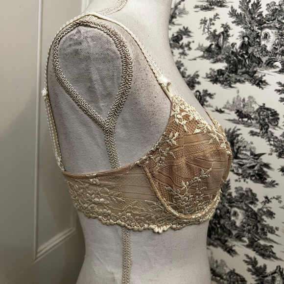 Wacoal Women’s beige lace bra size 34D - Picture 2 of 5